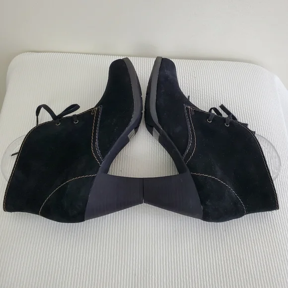 Clarks Bendables Suede Lace Up Block Heel Ankle Bootie - Picture 4 of 10